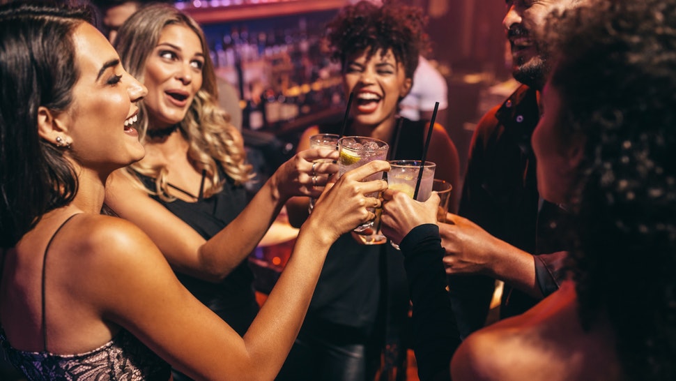Vrei sa diversifici meniul de bauturi alcoolice de Revelion? Iata cateva idei perfecte!